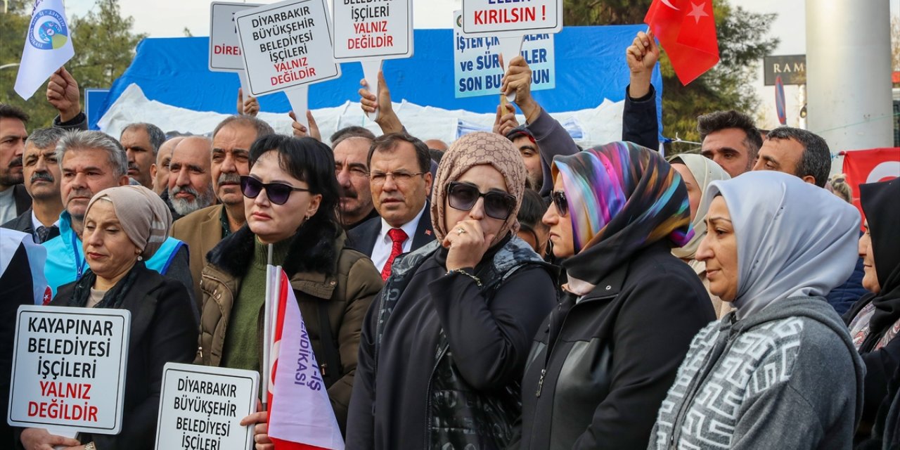 Diyarbakır'da bazı belediyelerde işten çıkarılan işçilerin eylemi sürüyor