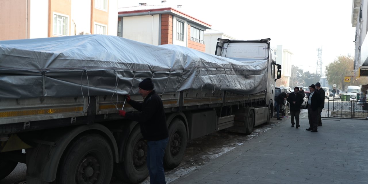 Erzincan'dan Suriye'ye insani yardım gönderildi