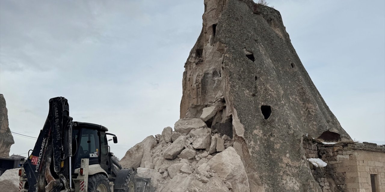 Kapadokya'da peribacasındaki çökme anı güvenlik kamerasında