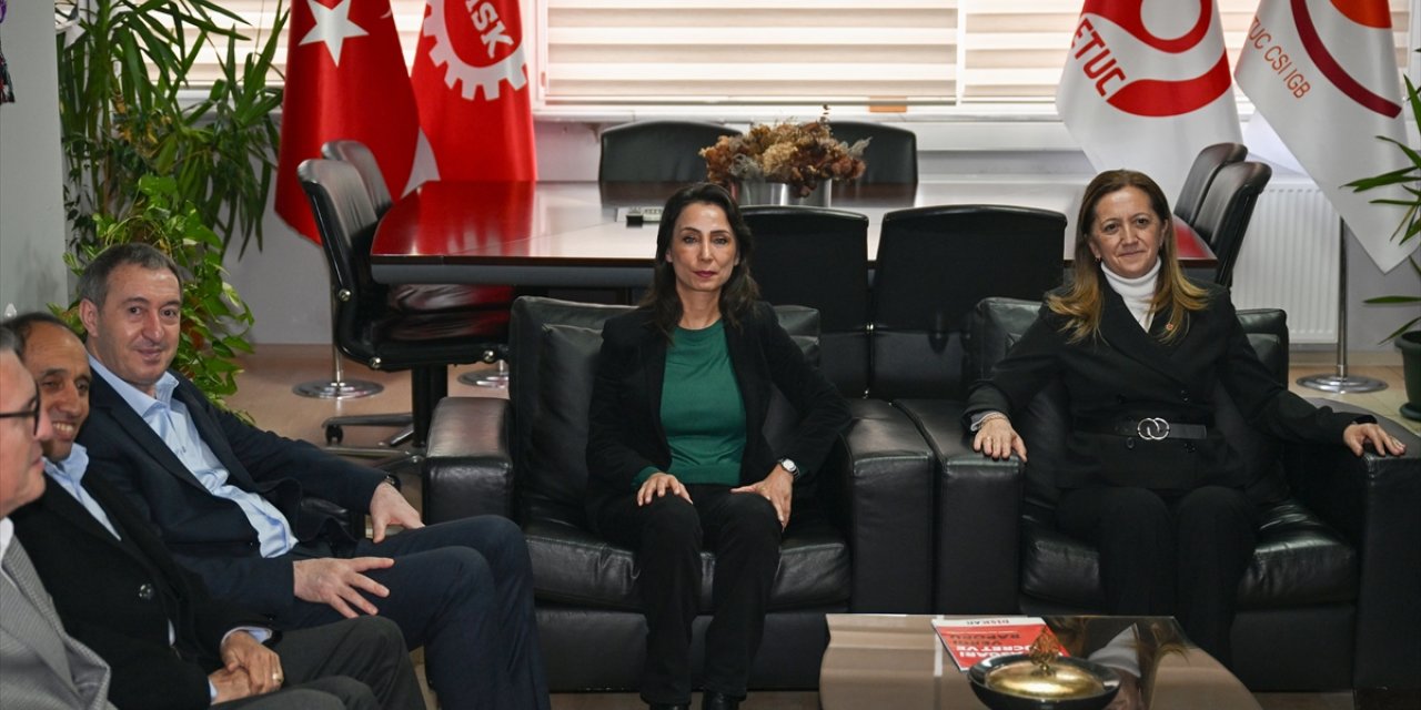 DEM Parti Eş Genel Başkanları Hatimoğulları ile Bakırhan'dan DİSK'e ziyaret