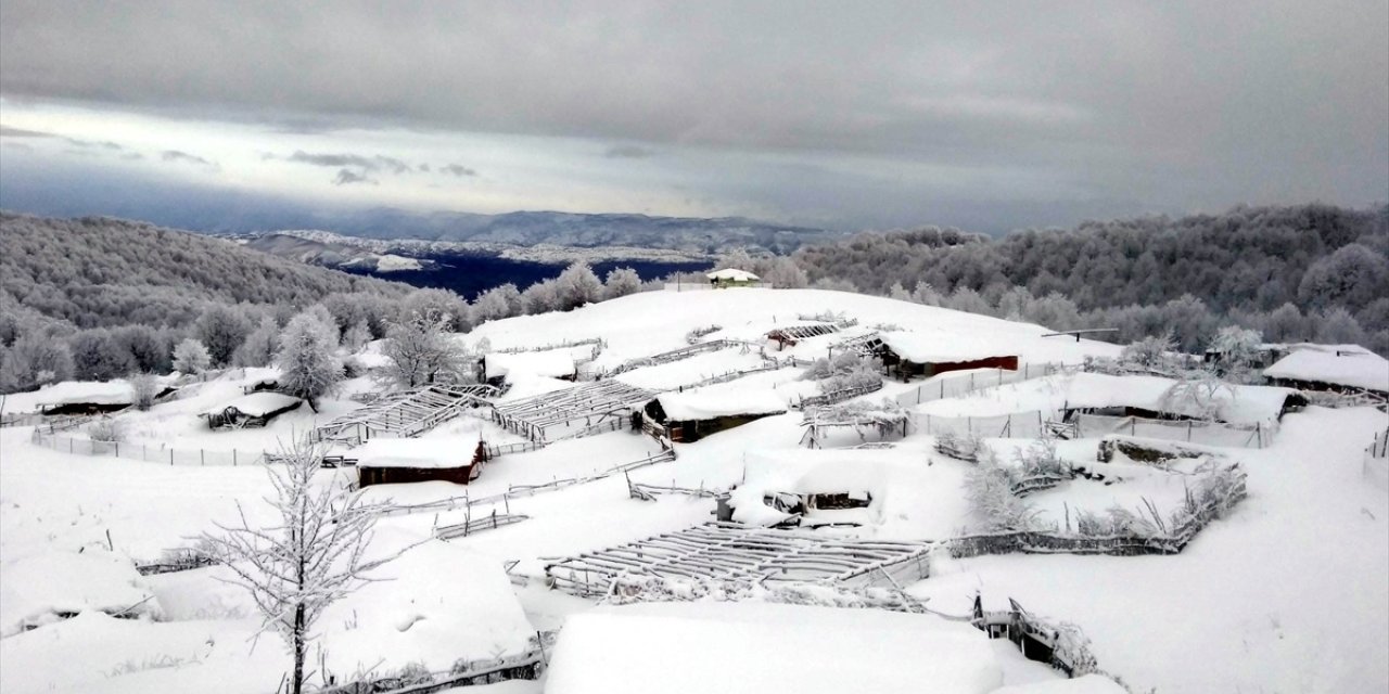 Amasya'nın yüksek kesimlerine kar yağdı