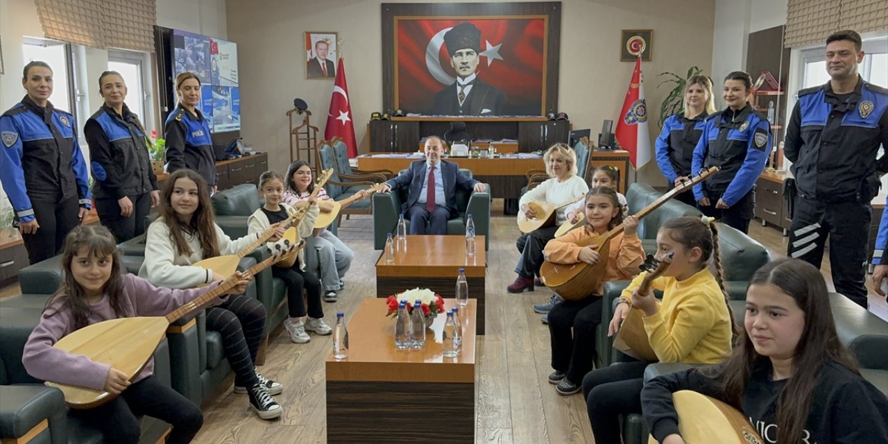 Adana'da 15 öğrenci polislerin desteğiyle bağlama  eğitimi aldı