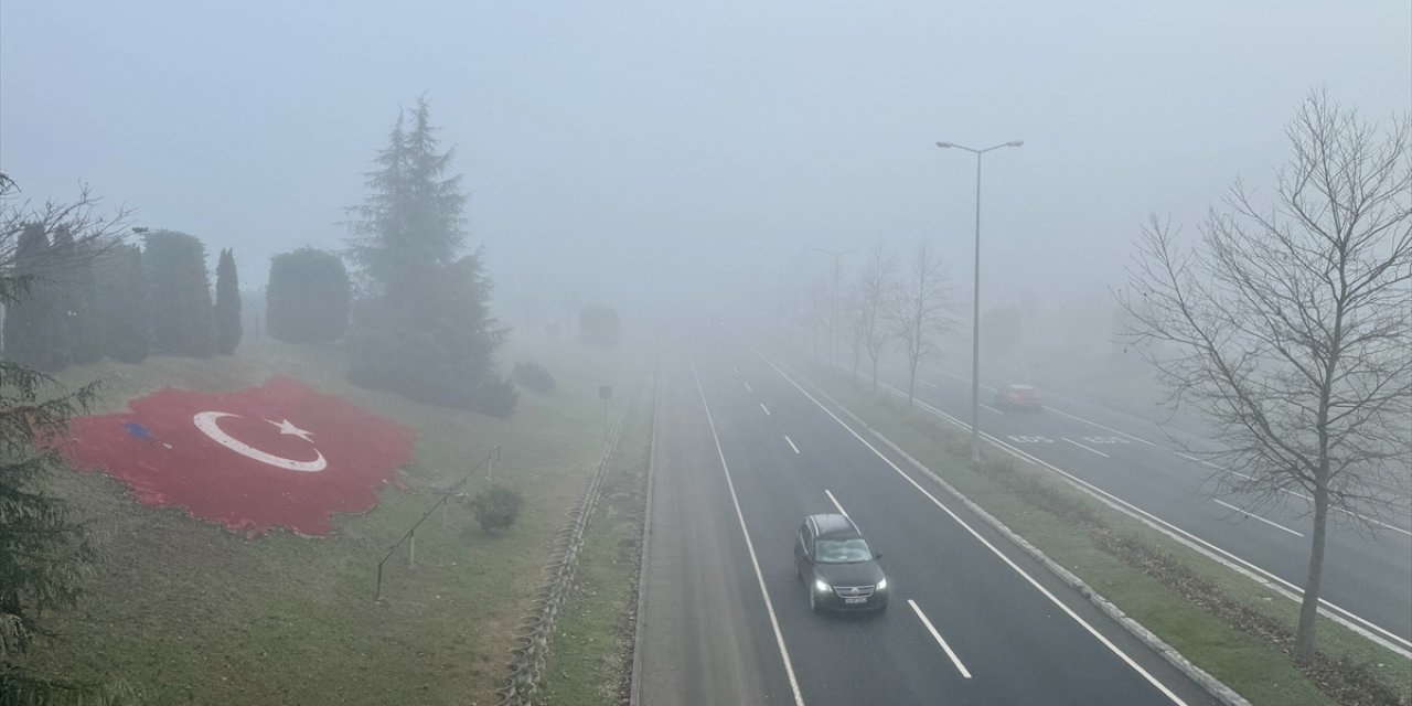 Sisin görüş mesafesini düşürdüğü Anadolu Otoyolu'nda ulaşım yavaşladı