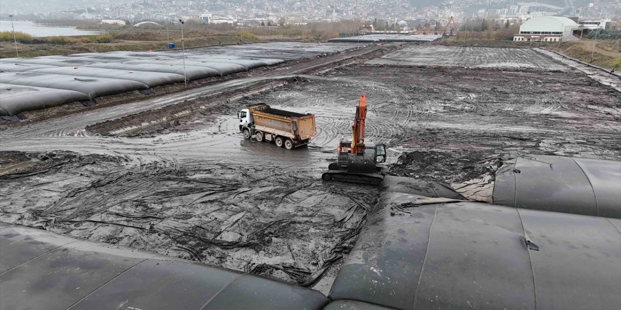 İzmit Körfezi'nden 1,5 yılda 66 bin kamyon dip çamuru çıkarıldı