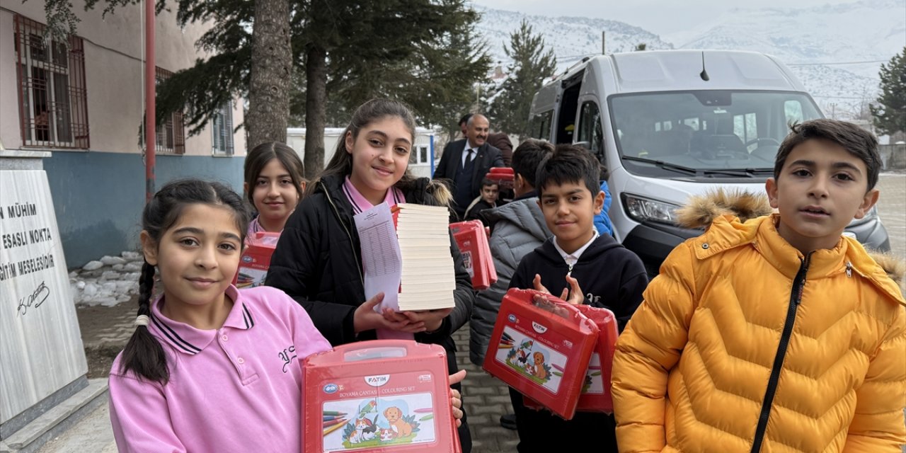 Kahramanmaraş'ta ortaokul öğrencileri birikimleriyle akranlarına destek oldu