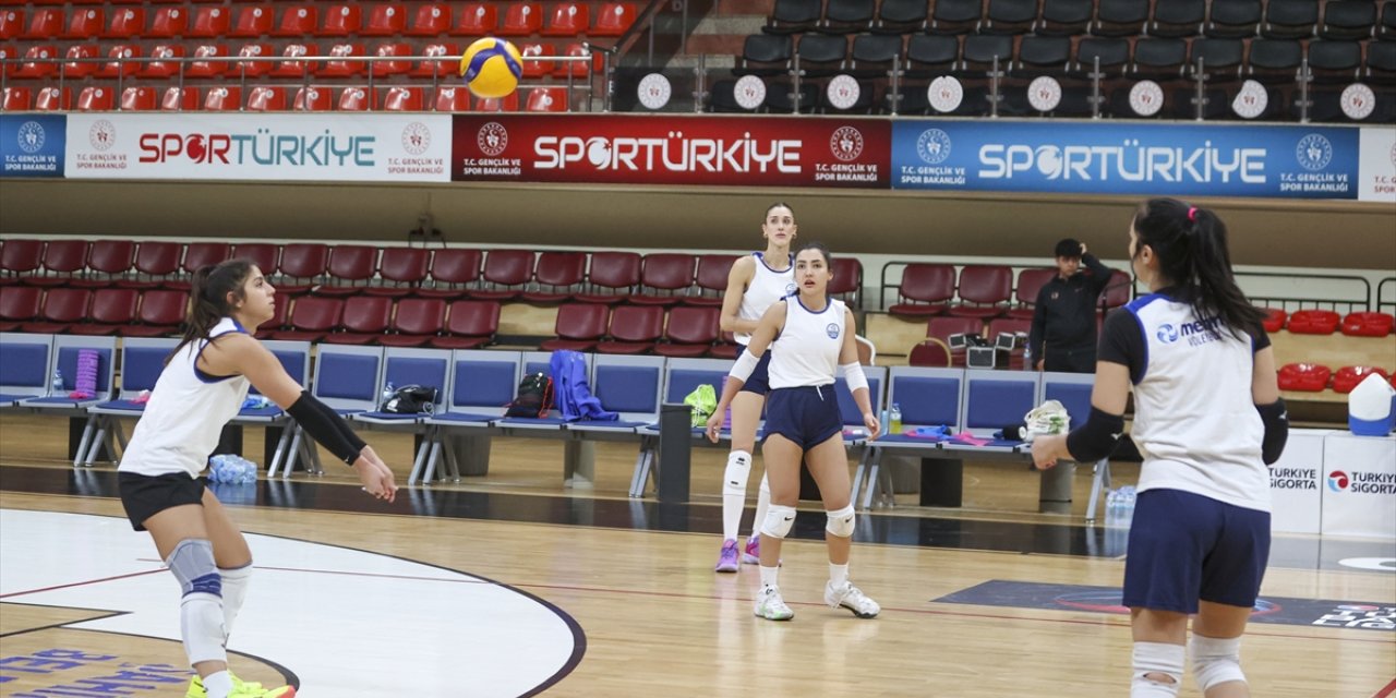 Sultanlar Ligi'ni hedefleyen Merinos Voleybol, play-off potasından çıkmak istemiyor