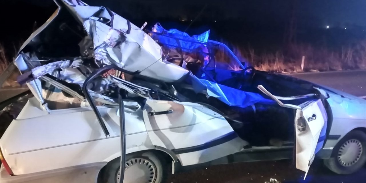 Kırklareli'nde tırla çarpışan otomobildeki 1 kişi öldü, 1 kişi yaralandı