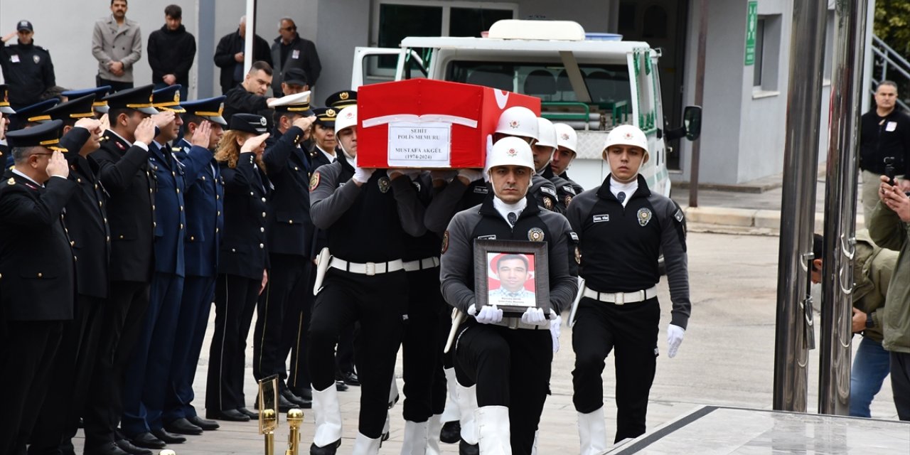 GÜNCELLEME - Adana'da otomobilin çarpması sonucu şehit olan polis için tören düzenlendi