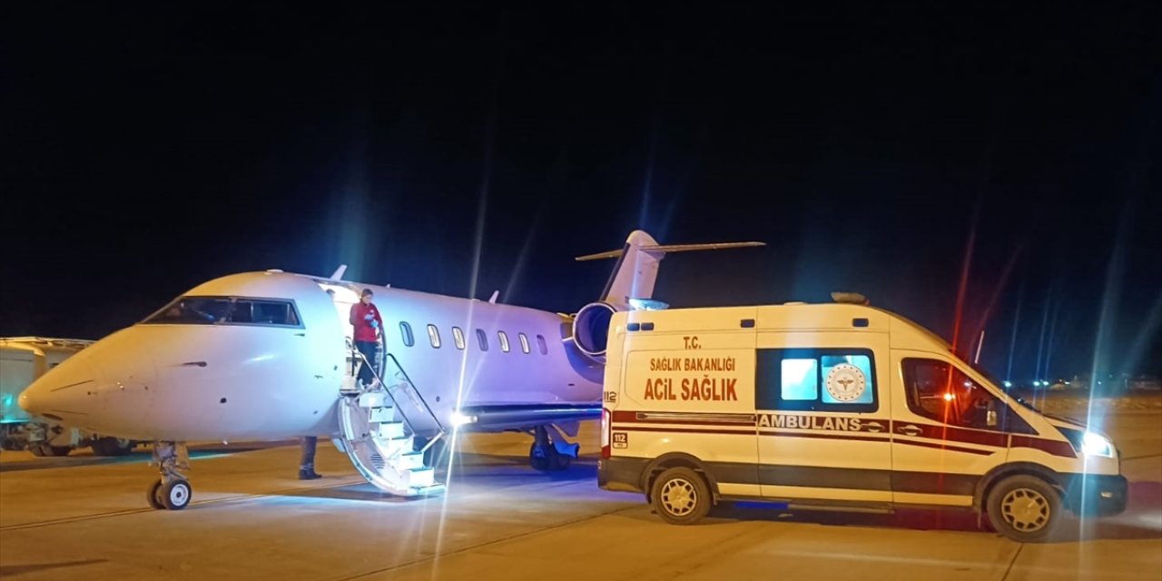 Van'da 4 aylık hasta bebek, ambulans uçakla İstanbul'a sevk edildi