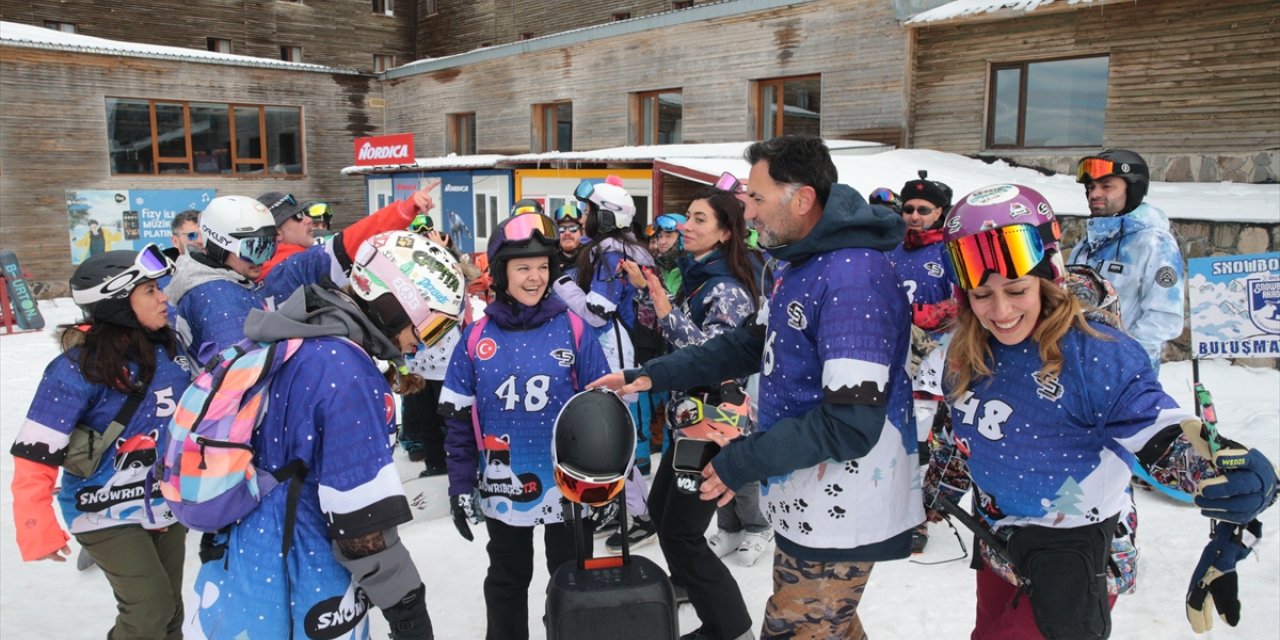 Kartalkaya kayakseverleri ağırladı