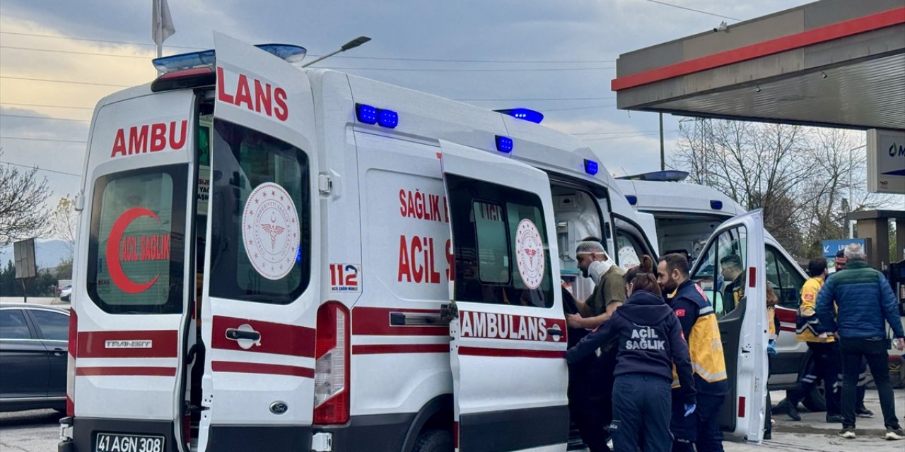 Kocaeli'de akaryakıt istasyonunda çıkan kavgada 7 kişi yaralandı