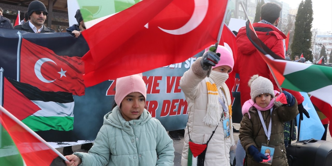 Erzurum'da hekim ve sağlıkçılar, soğuk havaya rağmen Gazze için yürüdü