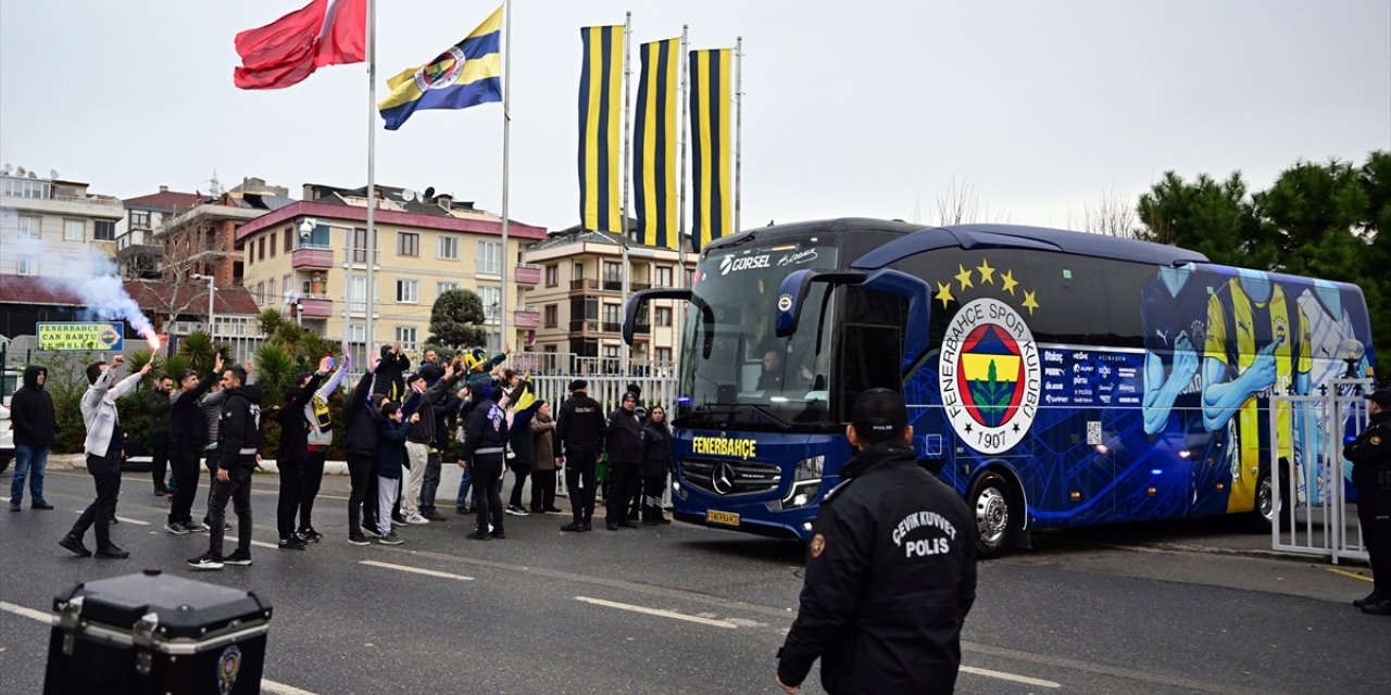 Fenerbahçe derbi için Tüpraş Stadı'na hareket etti