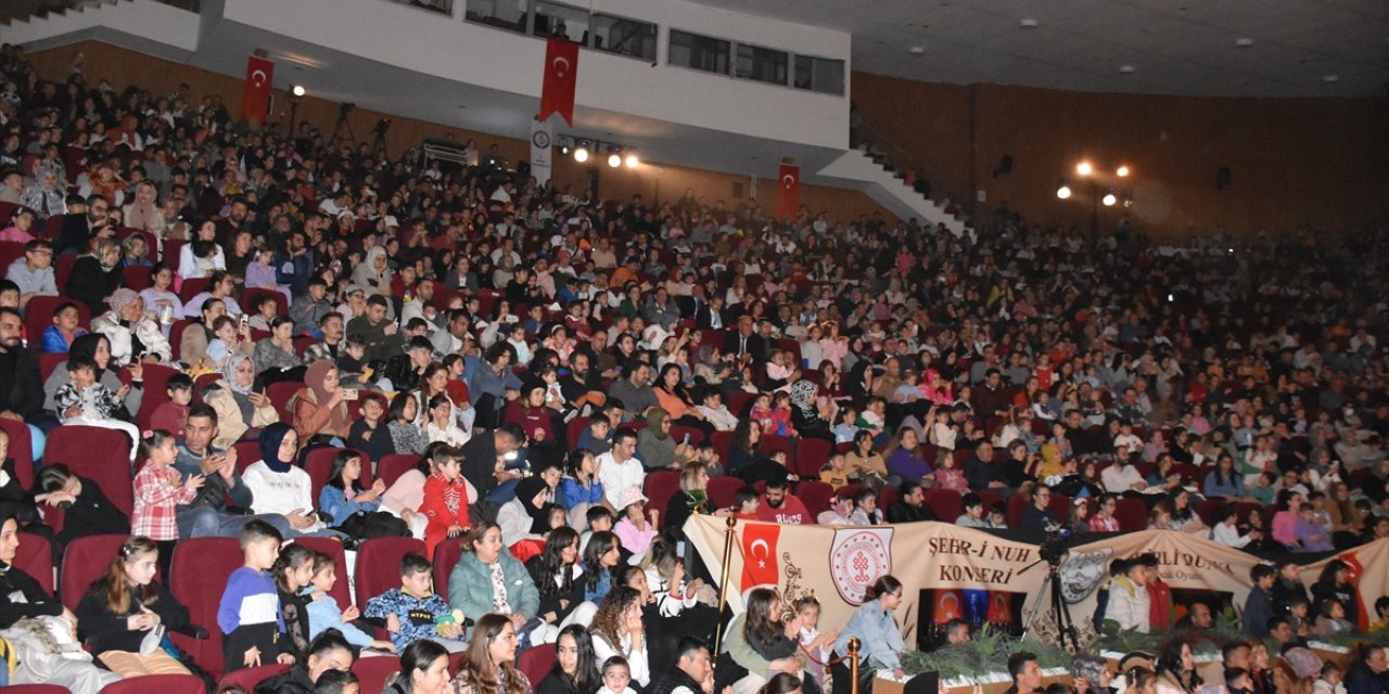 Şırnak'ta Ankara Devlet Opera ve Balesi Müdürlüğünce çocuk oyunu "Sihirli Dünya" sahnelendi