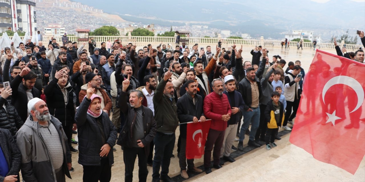 Baas rejiminin devrilmesi Kahramanmaraş ve Gaziantep'te kutlandı