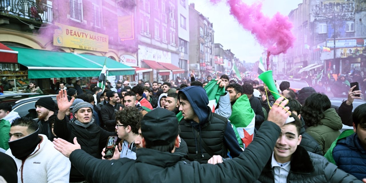 Belçika'da Suriyeliler, Baas rejiminin devrilmesini başkent Brüksel'de kutladı