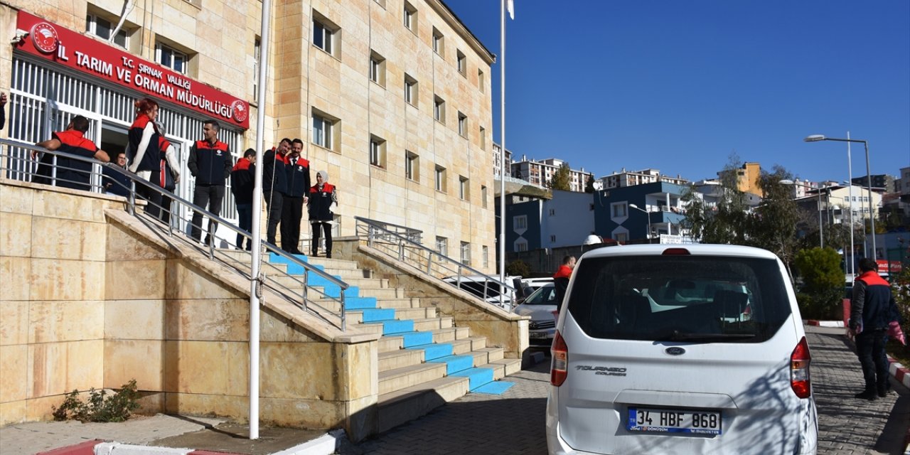 Şırnak'ta Tarım ve Orman Bakanlığının desteklerini köy köy gezerek çiftçilere anlatıyorlar