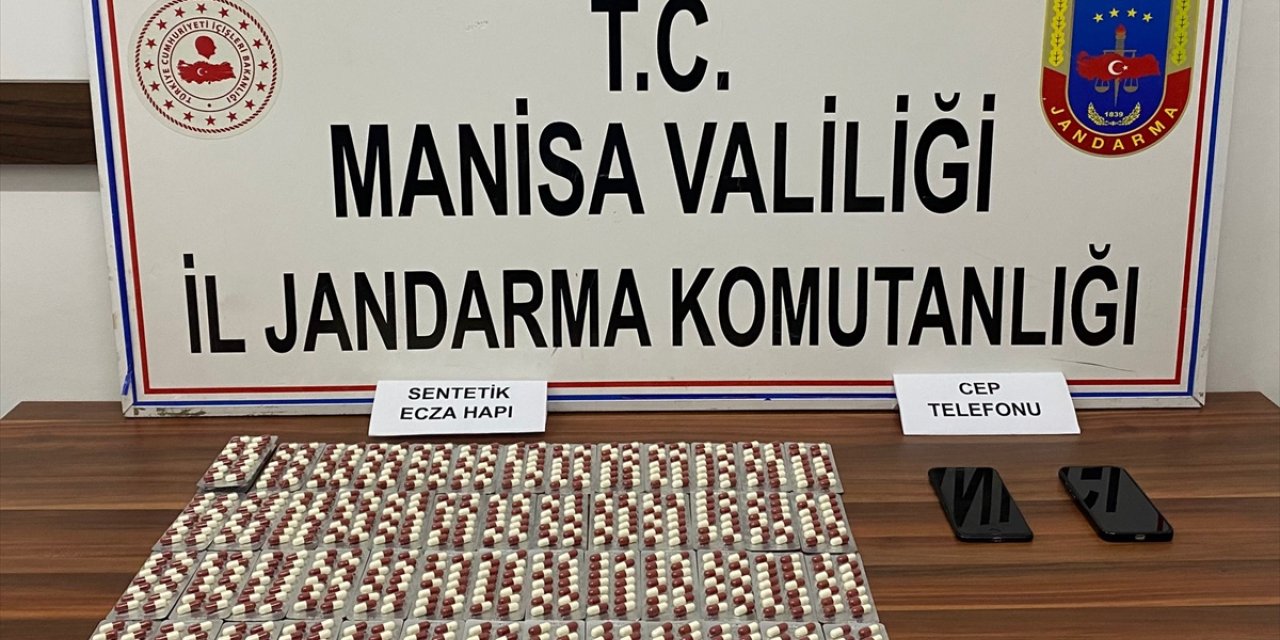 Manisa'da otomobilde uyuşturucuyla yakalanan 2 şüpheli tutuklandı