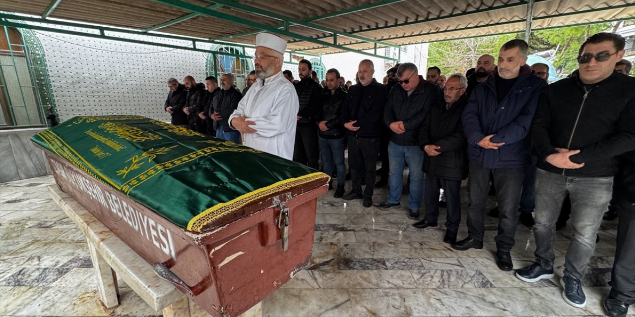 İzmir'de erkek arkadaşı tarafından öldürülen kadın defnedildi