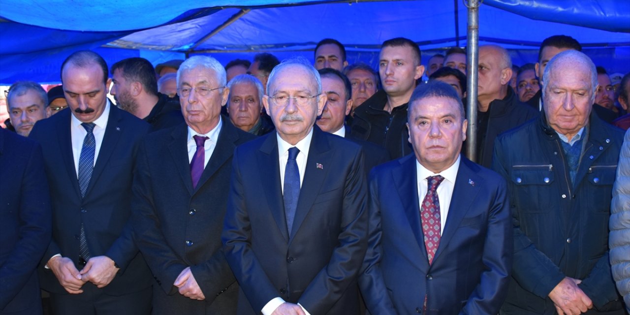 Eski CHP Genel Başkanı Kılıçdaroğlu, Antalya'da dünürünün cenaze törenine katıldı