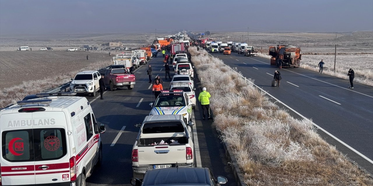 Van'da zincirleme trafik kazası