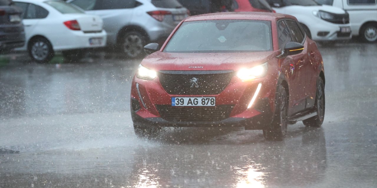 Edirne ve Kırklareli'nde sağanak etkili oluyor