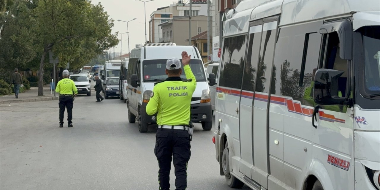 Adana'da gereksiz korna çalan 19 sürücüye para cezası kesildi