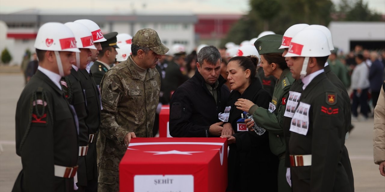 Isparta'da helikopter kazasında şehit olan askerlerin cenazeleri memleketlerine uğurlandı