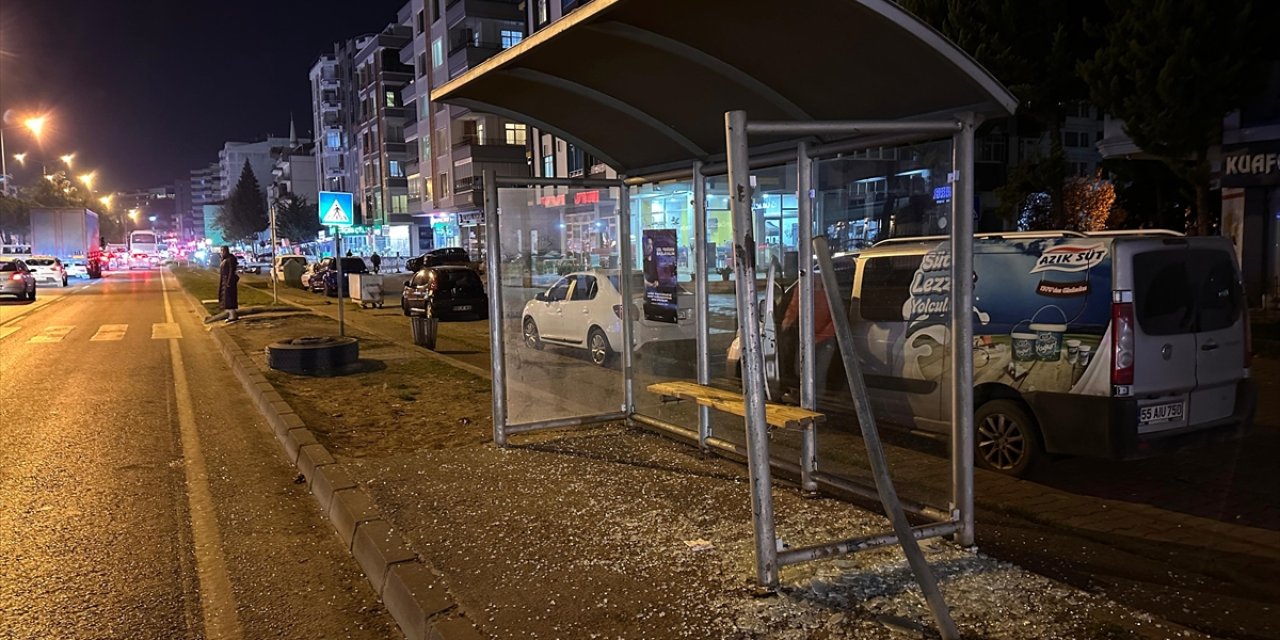 Samsun'da kamyondan fırlayan teker durakta bekleyen genç kızı yaraladı