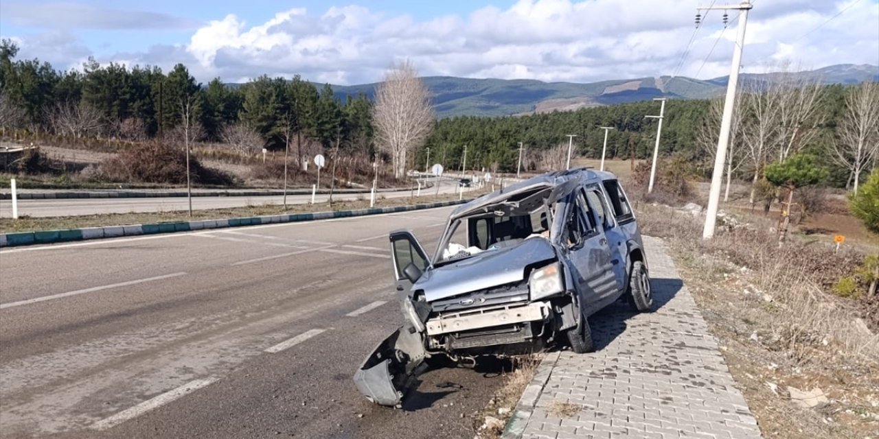 Bursa'da tırla çarpışan hafif ticari aracın sürücüsü öldü