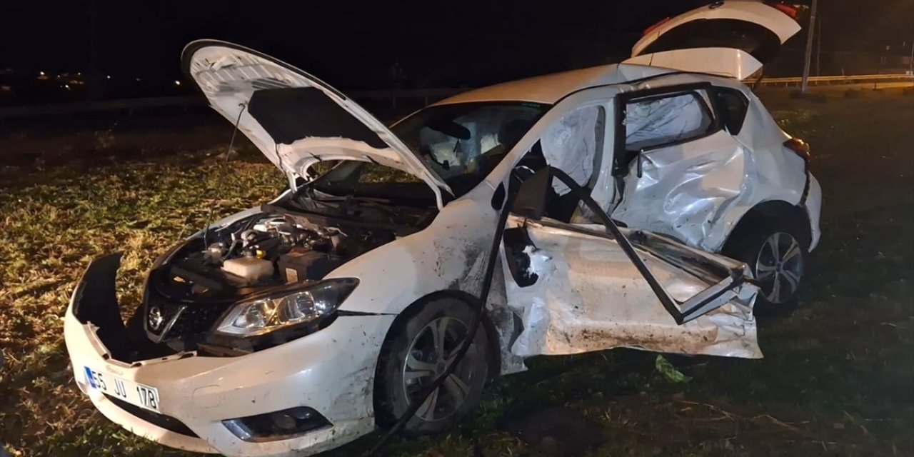 Samsun'da iki otomobilin çarpıştığı kazada 3 kişi yaralandı