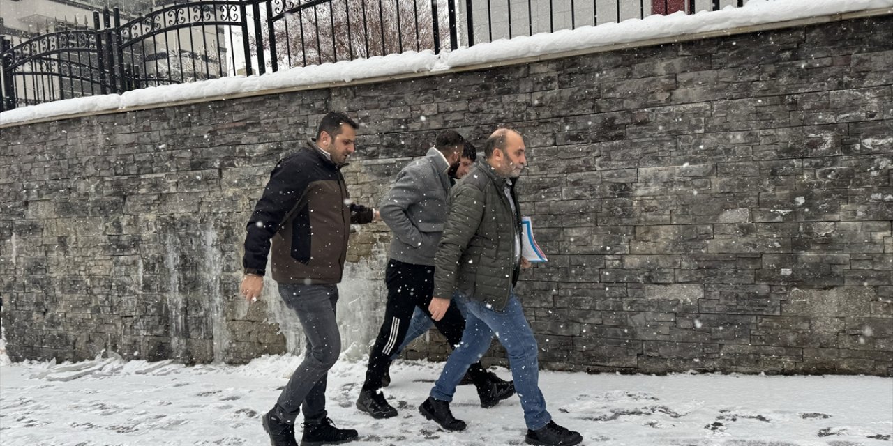 Erzurum'da bir kişinin odunlukta ölü bulunmasıyla ilgili yakalanan 2 zanlı adliyede