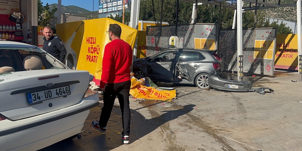 Bodrum'da otomobilin çarptığı yaya öldü, 2 kişi yaralandı