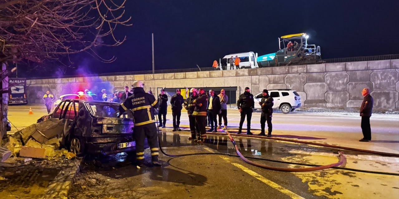 Edirne'de yanan otomobildeki 4 kişi yaşamını yitirdi