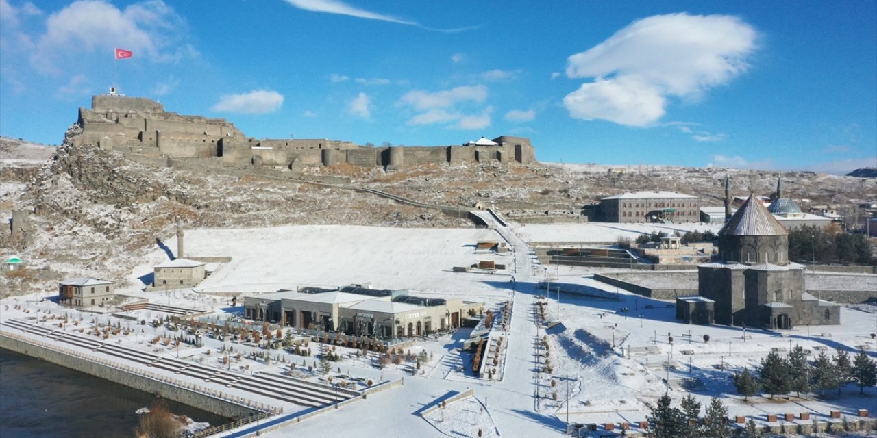 Ağrı, Kars ve Ardahan'da kar yerini soğuk havaya bıraktı