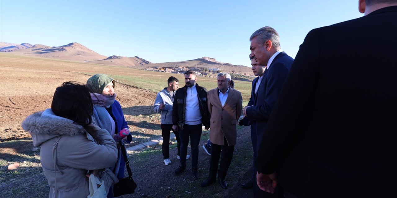 Mardin Valisi Akkoyun, trafik kazasında yaralanan vatandaşlara yardım etti