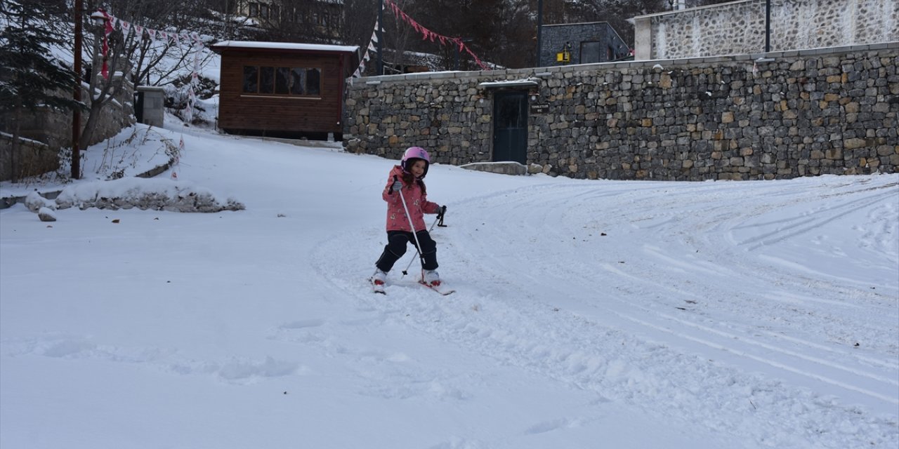 Karadeniz'de kar hayatı olumsuz etkiledi