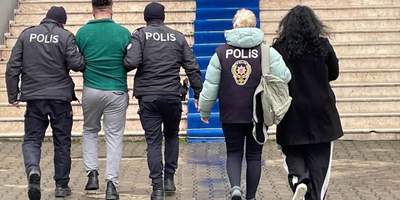 Karabük'te bal satma bahanesiyle dolandırıcılık yapan 2 şüpheli tutuklandı