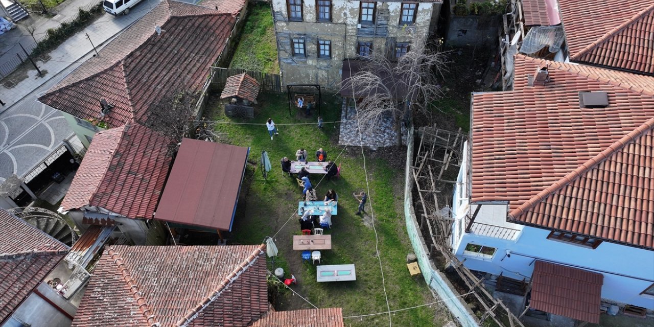 Ata yadigarı evde geçmişi yaşatıyor, bahçesinde damakları tatlandırıyor