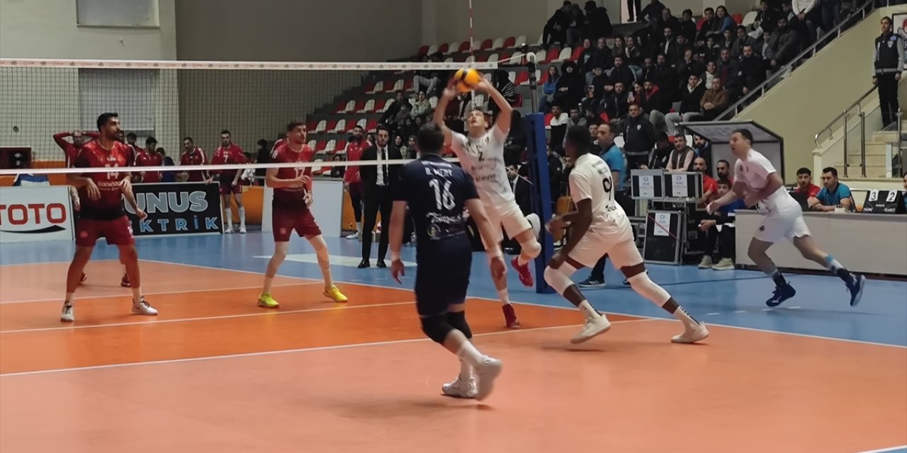 Voleybol: SMS Grup Efeler Ligi