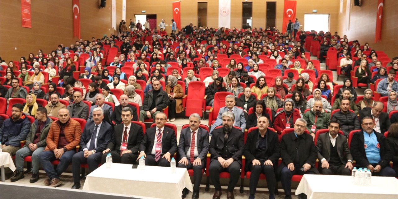 Malatya'da "Gençlik Politika Belgesi Vizyon Çalıştayı" gerçekleştirildi