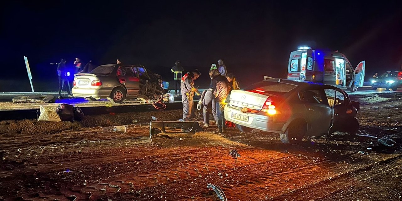 Kırıkkale'de iki otomobilin çarpıştığı kazada 1 kişi öldü, 6 kişi yaralandı