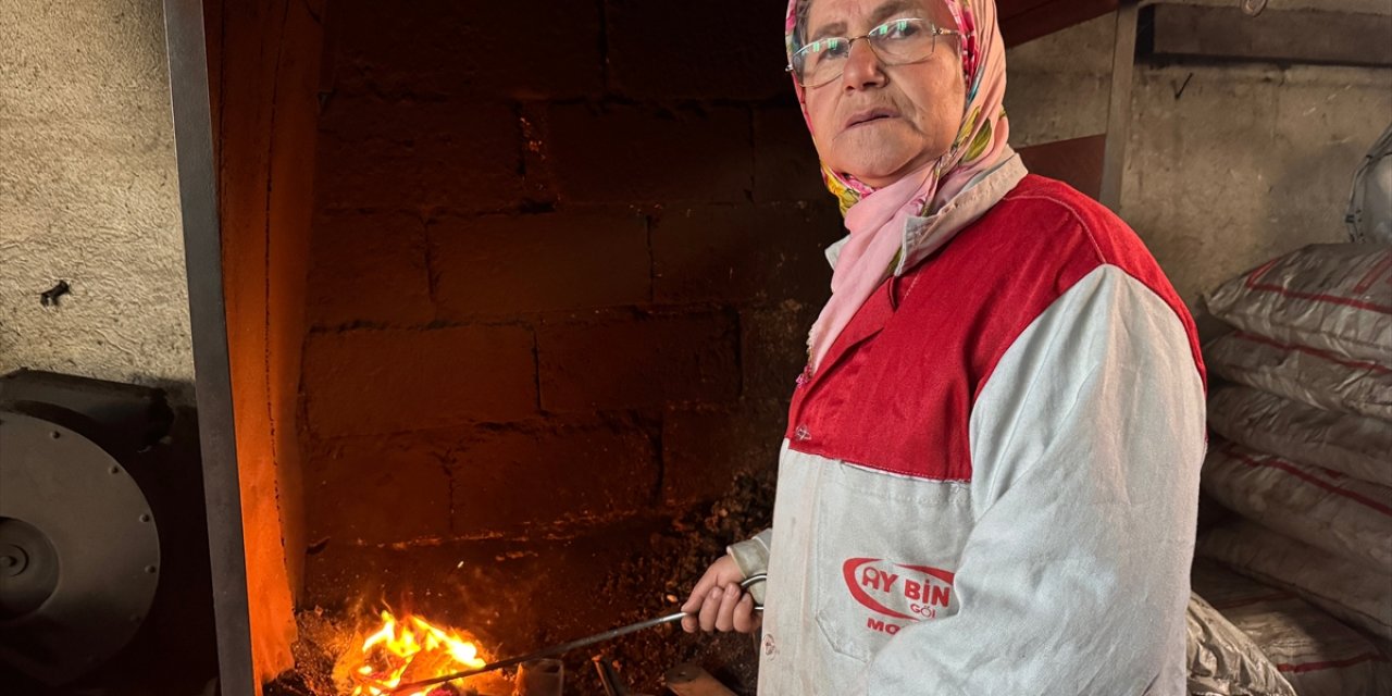 Bartın'da 5 çocuk annesi, 40 yıldır eşiyle örste demir dövüyor