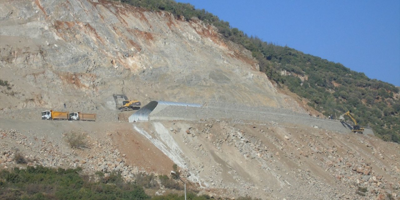 Gaziantep'te depremlerde zarar gören asırlık demir yolu yeniden yapılıyor