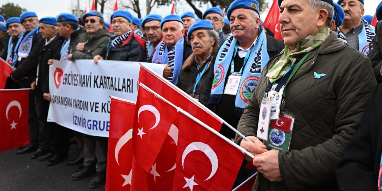 Kayseri'deki terör saldırısında şehit olan 15 asker anıldı