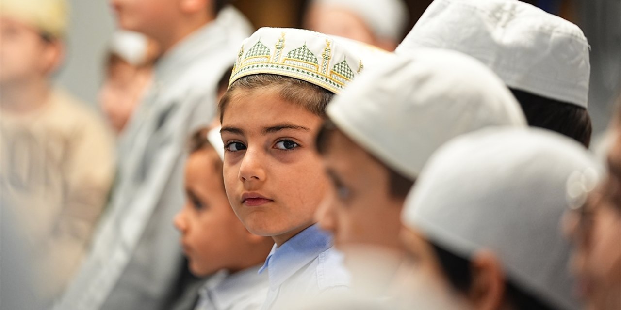 Aile ortamı sağlanan camide çocuklar hem eğleniyor hem öğreniyor