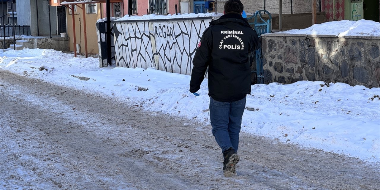 Erzurum'da komşuların bıçaklı kavgasında 1 kişi boynundan yaralandı