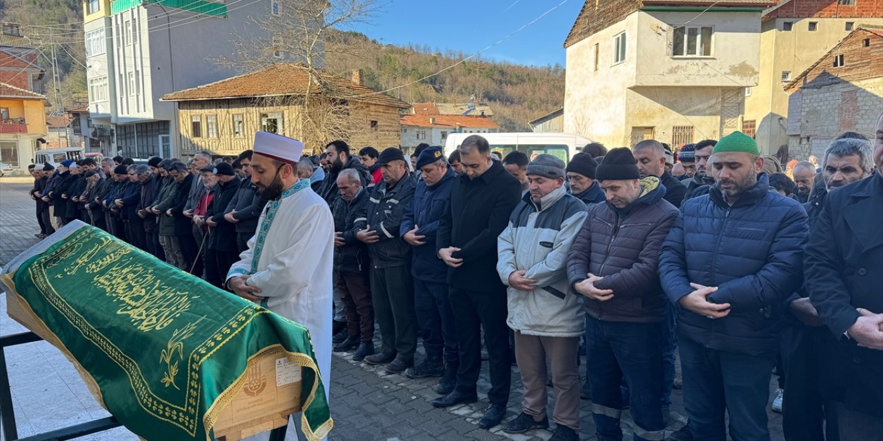 Bartın'da derede ölü bulunan 5 yaşındaki çocuk defnedildi