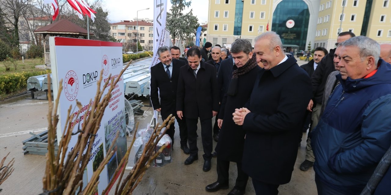 Amasya'da tarım ve hayvancılığı desteklemek için üreticilere malzeme ve ekipman dağıtıldı