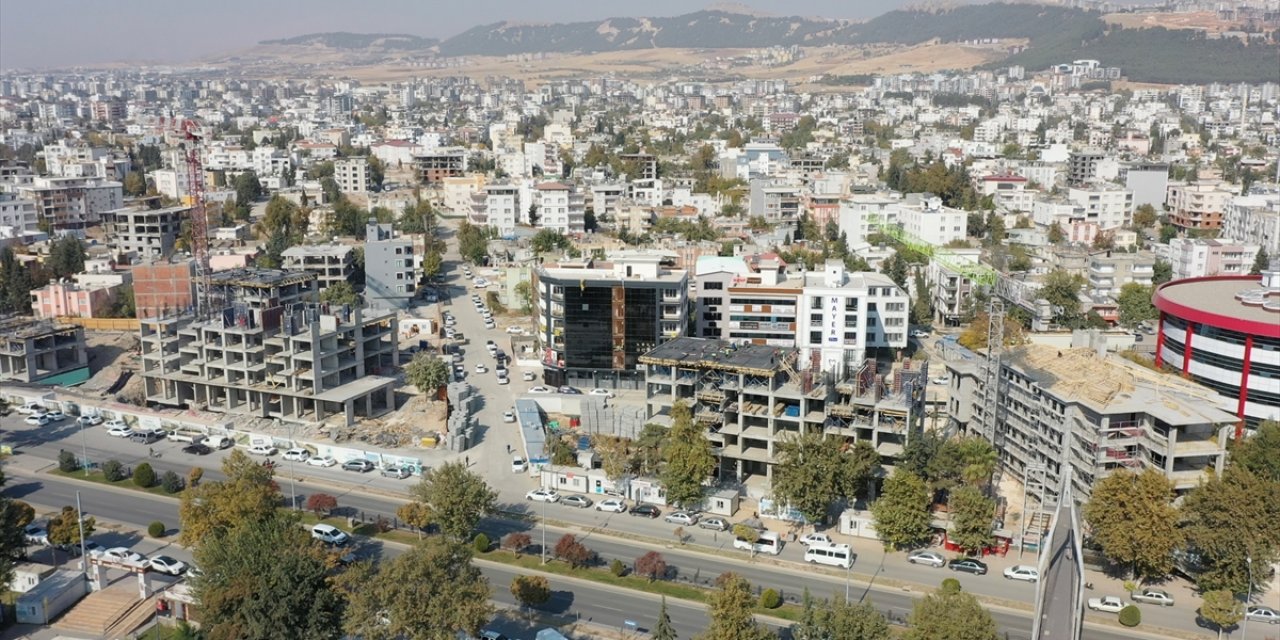 Adıyaman'da yıkılan konut ve iş yerlerinin yerine inşa edilen yapılar yükseliyor